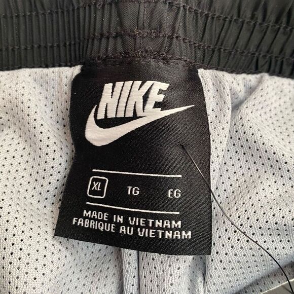 Nike Sportswear Windrunner Track Shorts  Black/Grey AR2424-010 Mens size XL New - Picture 8 of 10